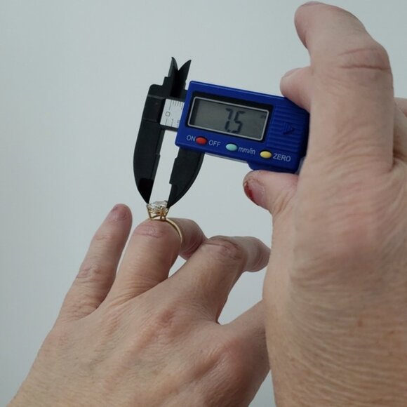 Pear Shape 14K Yellow Gold Pear-Shaped CZ Diamond Solitaire Engagement Ring 5.5 - Picture 11 of 12